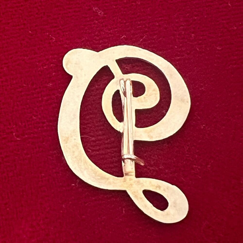 Vintage gold unsigned Letter d brooch - Picture 3 of 3